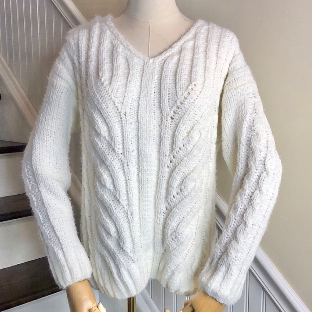 CUPCAKE Ivory Long Sleeve V-Neck Cable Chunky Cable Knit Sweater Sz M NWT
